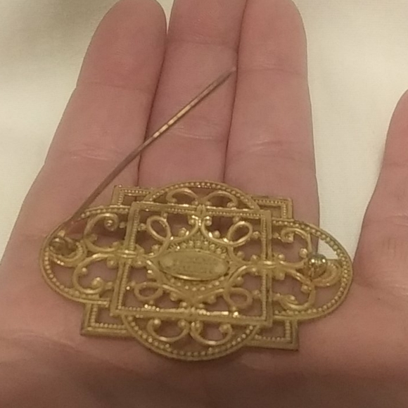 Signed Miriam Haskell Brooche - Picture 5 of 6